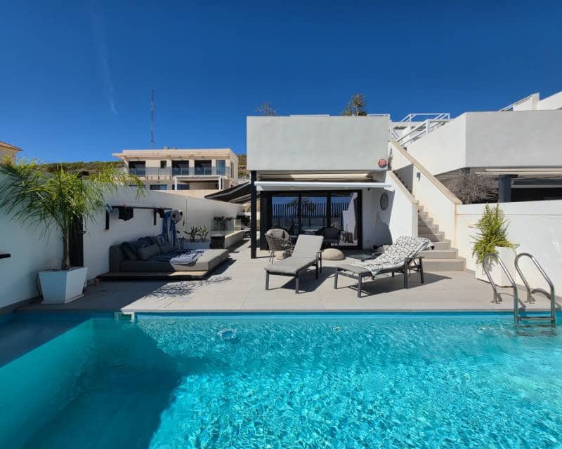 4 soverom Villa til salgs i Guardamar del Segura med svømmebasseng garasje - € 600 000 (Ref: 10104342)