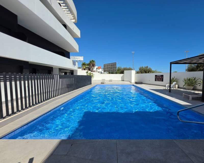 4 soverom Villa til salgs i Guardamar del Segura med svømmebasseng garasje - € 600 000 (Ref: 10104342)