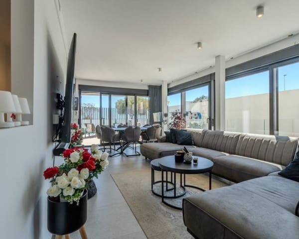4 soverom Villa til salgs i Los Secanos, Guardamar del Segura med svømmebasseng garasje - € 600 000 (Ref: 10104342)