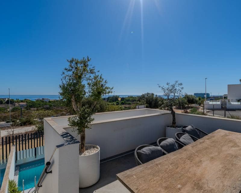 4 soverom Villa til salgs i Guardamar del Segura med svømmebasseng garasje - € 600 000 (Ref: 10104342)