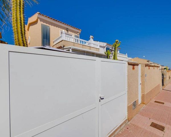 3 camera da letto Villa in vendita in Lomas de Cabo Roig - Los Dolses, Orihuela con piscina garage - 229.000 € (Rif: 10116039)