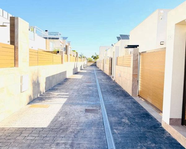 3 camera da letto Casa in vendita in Los Montesinos con piscina - 392.500 € (Rif: 10117147)