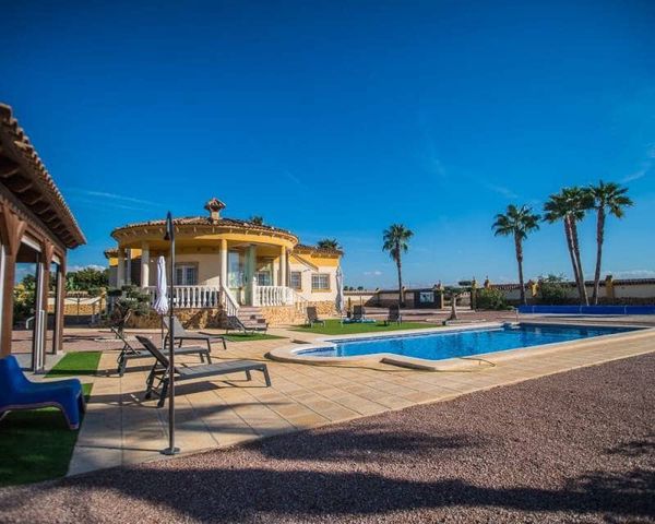 4 quarto Moradia para venda em Catral com piscina garagem - 430 000 € (Ref: 10118157)
