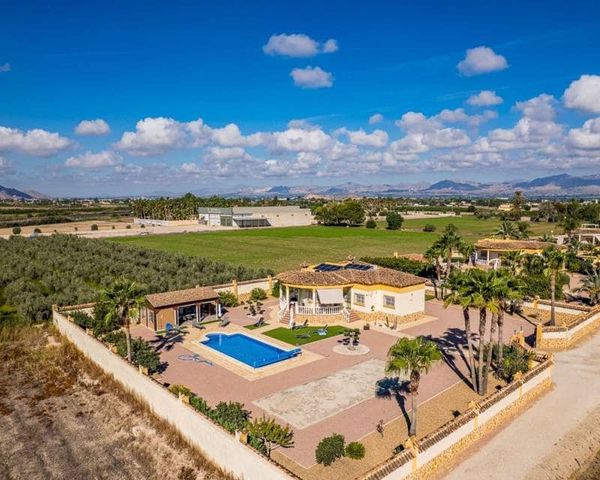 4 quarto Moradia para venda em Catral com piscina garagem - 430 000 € (Ref: 10118157)