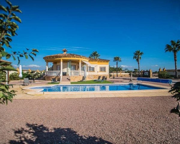 4 quarto Moradia para venda em Catral com piscina garagem - 430 000 € (Ref: 10118157)