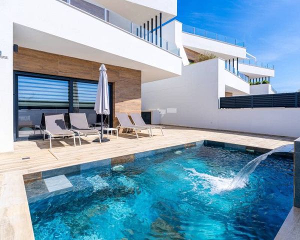 3 bedroom Villa for sale in El Moncayo, Guardamar del Segura with pool - € 595,000 (Ref: 10118162)