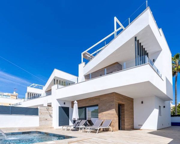 3 bedroom Villa for sale in El Moncayo, Guardamar del Segura with pool - € 595,000 (Ref: 10118162)