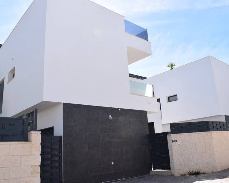 3 soveværelse Villa til salg i Benijofar med swimmingpool garage - € 380.000 (Ref: 10124679)