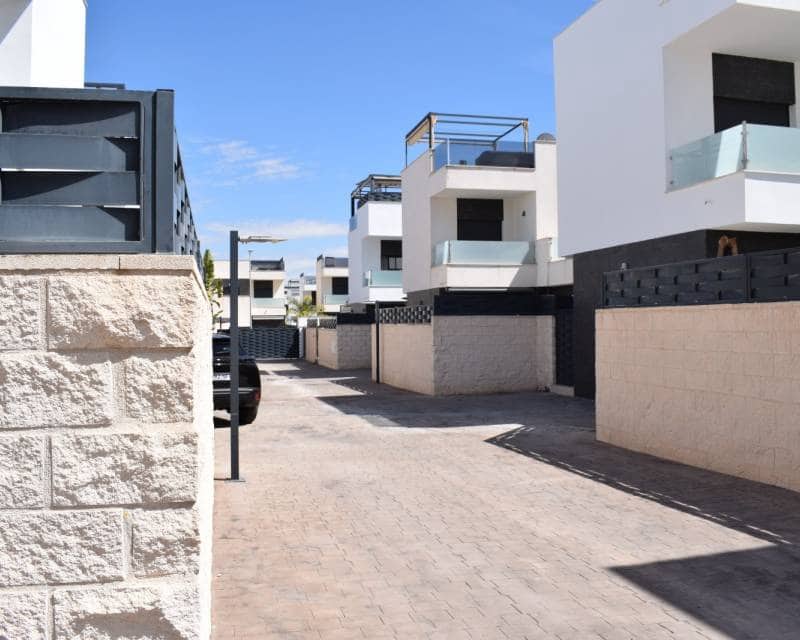 3 soveværelse Villa til salg i Benijofar med swimmingpool garage - € 380.000 (Ref: 10124679)