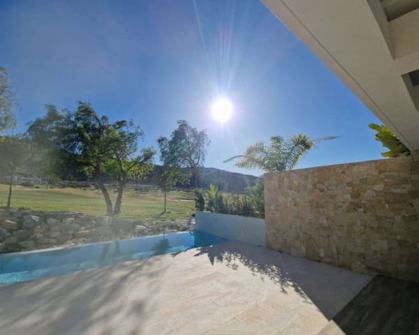3 soverom Villa til salgs i Monforte del Cid med svømmebasseng garasje - € 795 000 (Ref: 10130211)