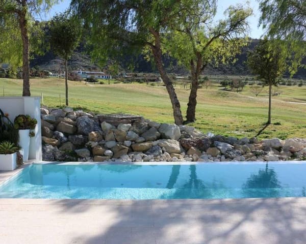 3 soverom Villa til salgs i Monforte del Cid med svømmebasseng garasje - € 795 000 (Ref: 10130211)