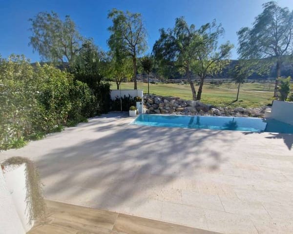 3 soverom Villa til salgs i Monforte del Cid med svømmebasseng garasje - € 795 000 (Ref: 10130211)