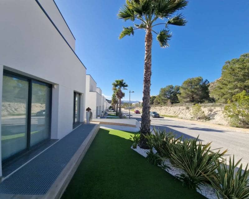 3 soverom Villa til salgs i Monforte del Cid med svømmebasseng garasje - € 795 000 (Ref: 10130212)