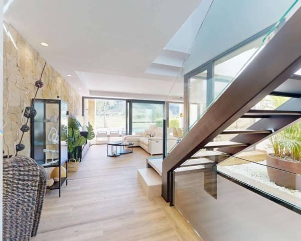 3 soverom Villa til salgs i Monforte del Cid med svømmebasseng garasje - € 795 000 (Ref: 10130212)