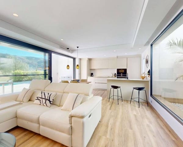 3 soverom Villa til salgs i Monforte del Cid med svømmebasseng garasje - € 795 000 (Ref: 10130212)