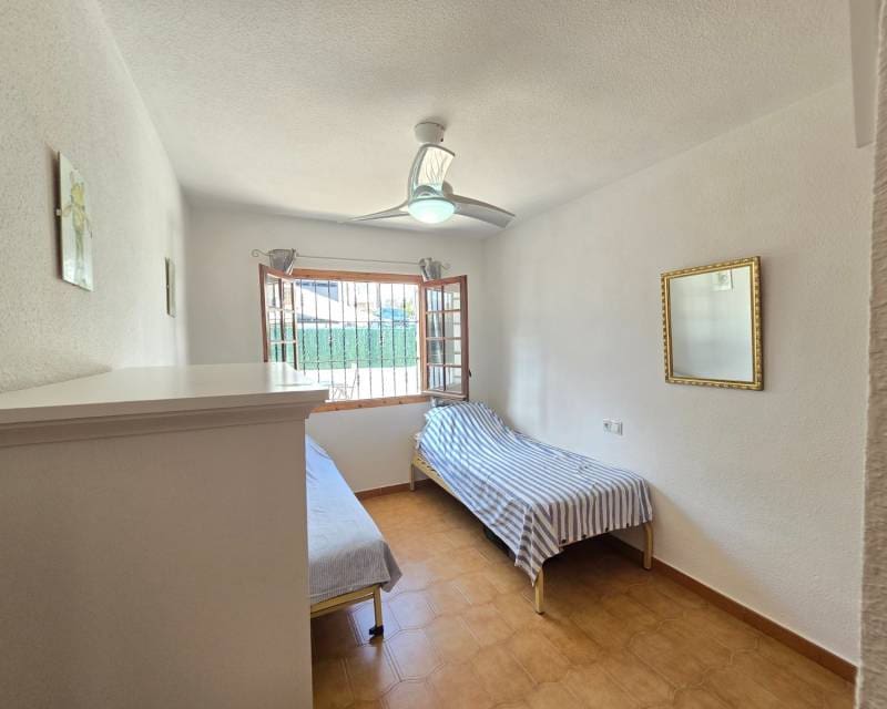 2 quarto Casa em Banda para venda em Villamartin com piscina - 210 000 € (Ref: 10130509)