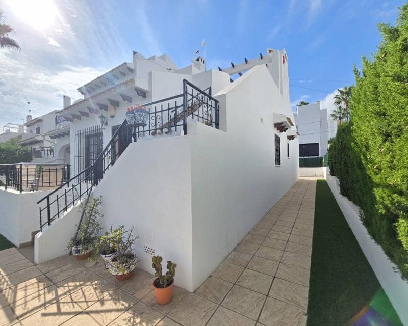 2 quarto Casa em Banda para venda em Villamartin com piscina - 210 000 € (Ref: 10130509)