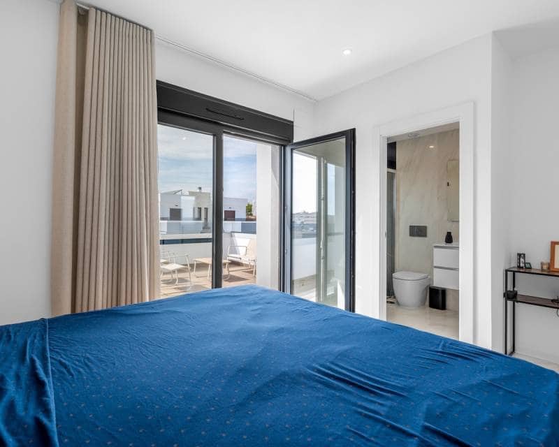 3 soverom Villa til salgs i Orihuela Costa med svømmebasseng garasje - € 469 000 (Ref: 10144967)