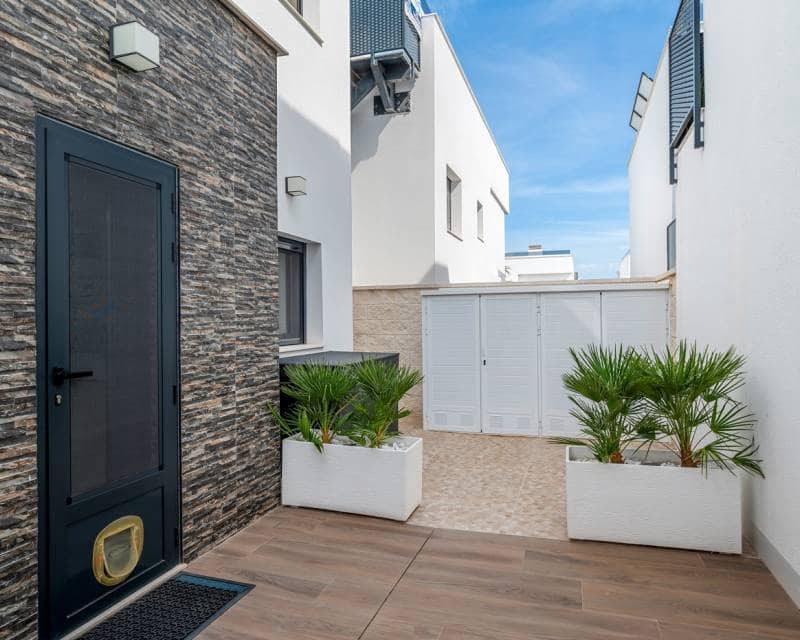 3 soverom Villa til salgs i Orihuela Costa med svømmebasseng garasje - € 469 000 (Ref: 10144967)