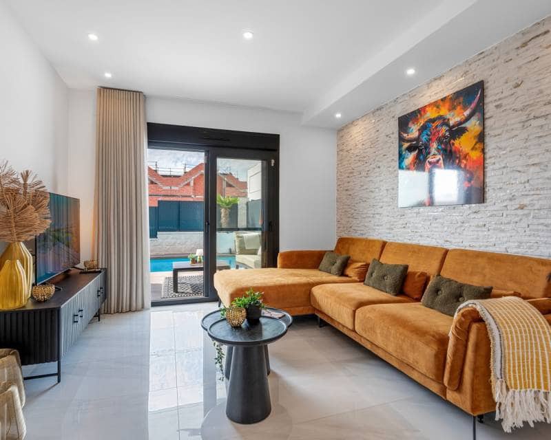 3 soverom Villa til salgs i Orihuela Costa med svømmebasseng garasje - € 469 000 (Ref: 10144967)