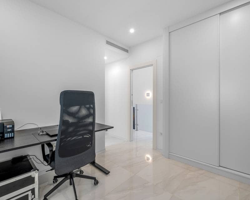 3 soverom Villa til salgs i Orihuela Costa med svømmebasseng garasje - € 469 000 (Ref: 10144967)