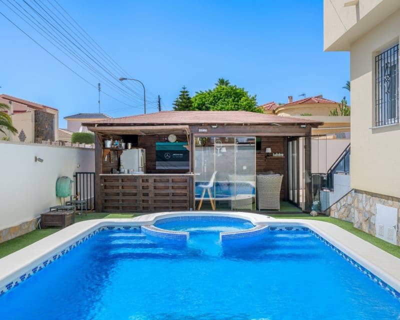 5 Zimmer Villa zu verkaufen in Ciudad Quesada mit Pool Garage - 549.000 € (Ref: 10154354)