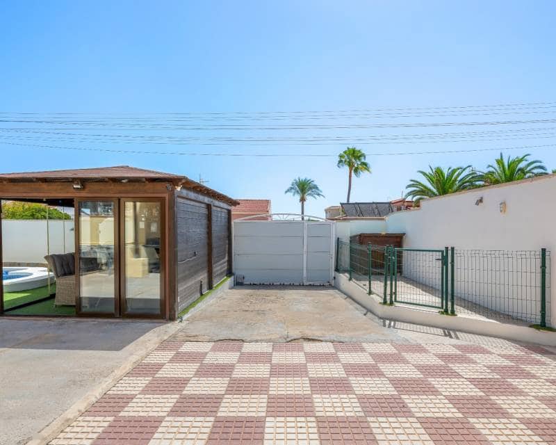 5 Zimmer Villa zu verkaufen in Ciudad Quesada mit Pool Garage - 549.000 € (Ref: 10154354)