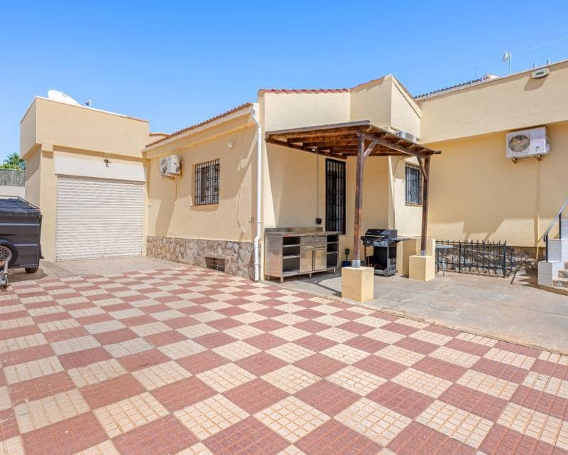 5 Zimmer Villa zu verkaufen in Ciudad Quesada mit Pool Garage - 549.000 € (Ref: 10154354)