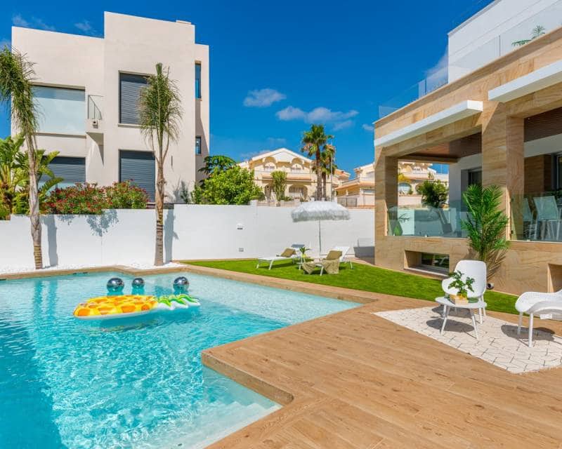 4 bedroom Villa for sale in Ciudad Quesada with pool garage - € 988,505 (Ref: 10156958)