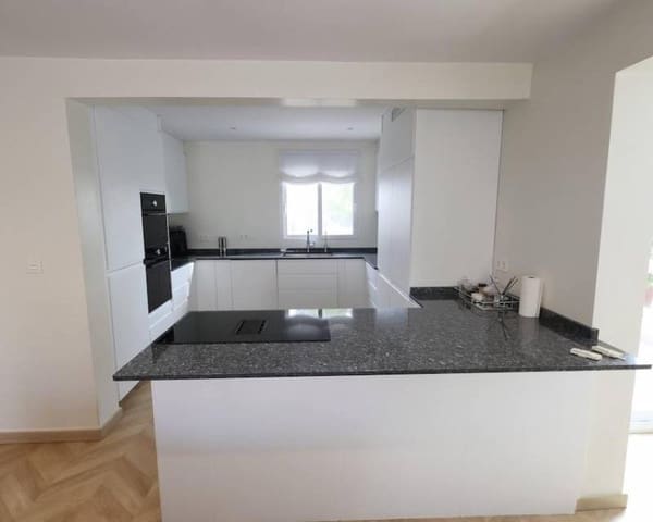 5 quarto Moradia para venda em Los Balcones com piscina garagem - 599 000 € (Ref: 10158147)
