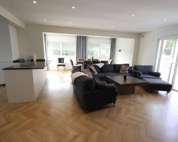 5 quarto Moradia para venda em Los Balcones com piscina garagem - 599 000 € (Ref: 10158147)