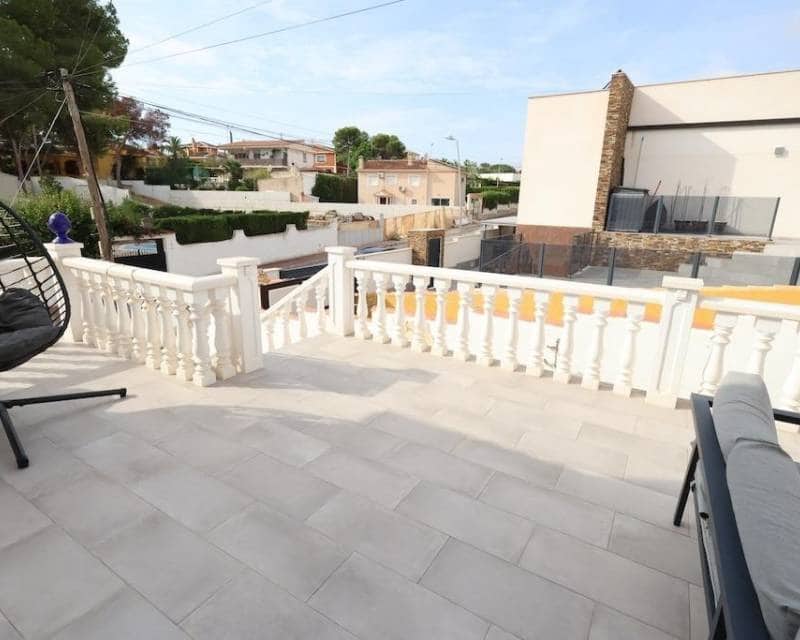 5 quarto Moradia para venda em Los Balcones com piscina garagem - 599 000 € (Ref: 10158147)