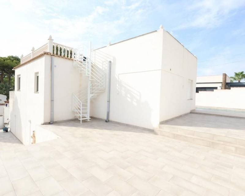 5 quarto Moradia para venda em Los Balcones com piscina garagem - 599 000 € (Ref: 10158147)