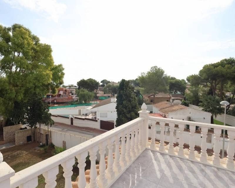 5 quarto Moradia para venda em Los Balcones com piscina garagem - 599 000 € (Ref: 10158147)