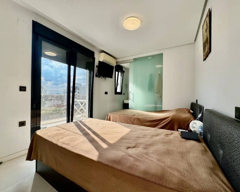 3 chambre Penthouse à vendre à Mil Palmeras avec piscine - 630 000 € (Ref: 10158369)