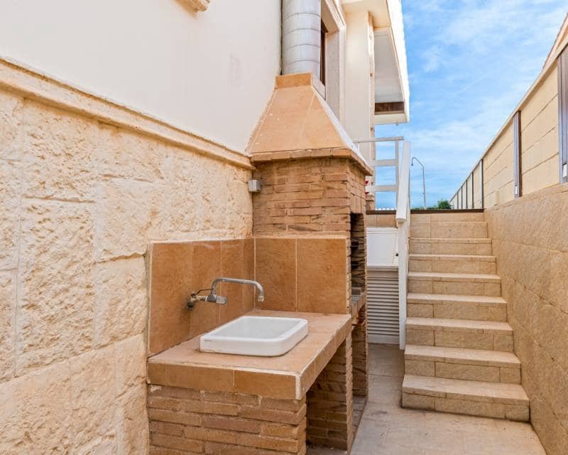 4 bedroom Villa for sale in Guardamar del Segura with pool garage - € 1,750,000 (Ref: 10160182)