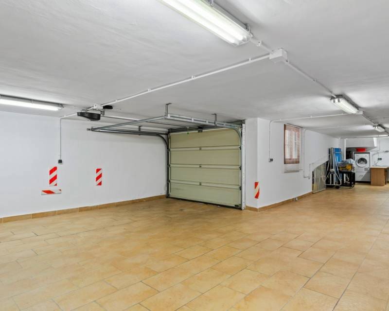 4 bedroom Villa for sale in Guardamar del Segura with pool garage - € 1,750,000 (Ref: 10160182)