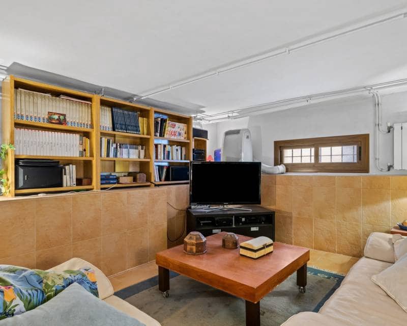 4 bedroom Villa for sale in Guardamar del Segura with pool garage - € 1,750,000 (Ref: 10160182)