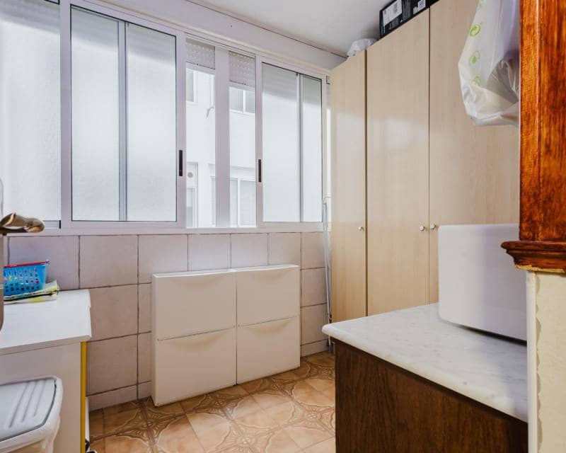 3 bedroom Apartment for sale in Torrevieja with pool - € 232,000 (Ref: 10163436)