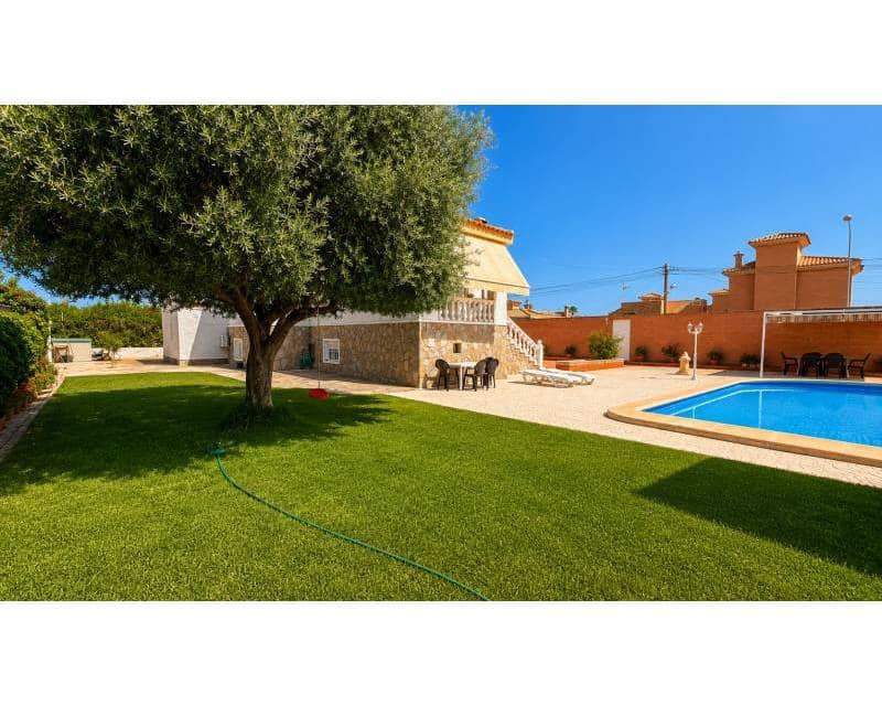 5 sovrum Villa till salu i La Siesta med pool garage - 389 000 € (Ref: 10165386)