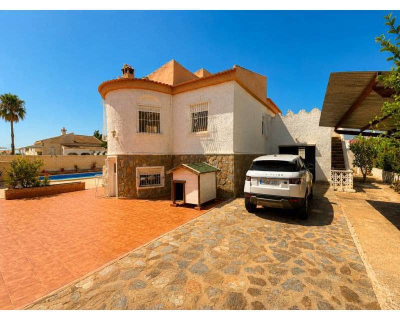 5 sovrum Villa till salu i La Siesta med pool garage - 389 000 € (Ref: 10165386)