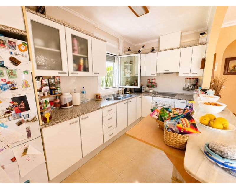 5 sovrum Villa till salu i La Siesta med pool garage - 389 000 € (Ref: 10165386)
