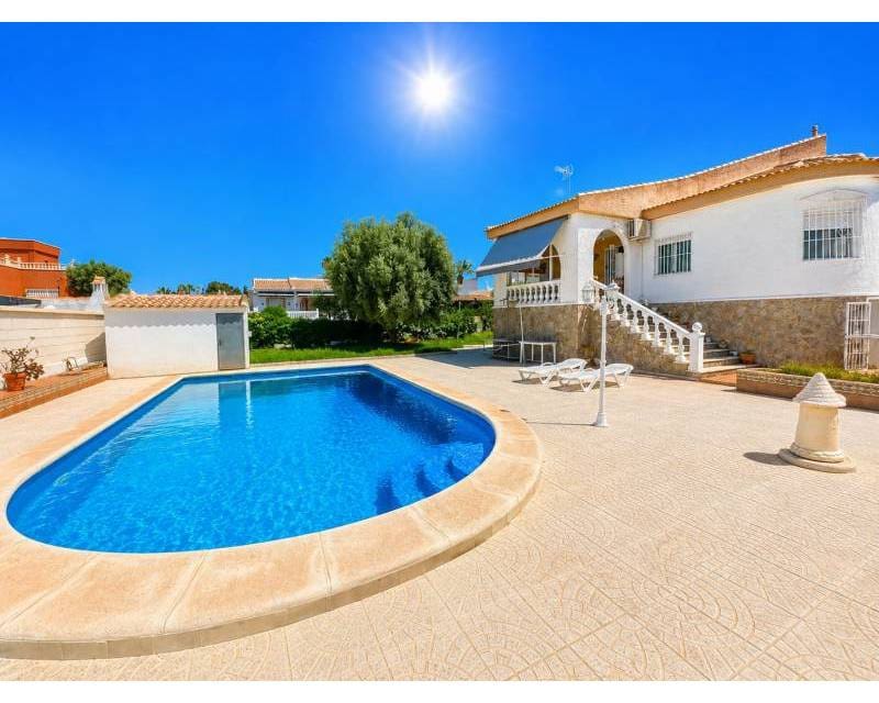 5 sovrum Villa till salu i La Siesta med pool garage - 389 000 € (Ref: 10165386)