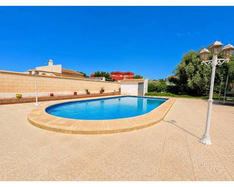 5 sovrum Villa till salu i La Siesta med pool garage - 389 000 € (Ref: 10165386)