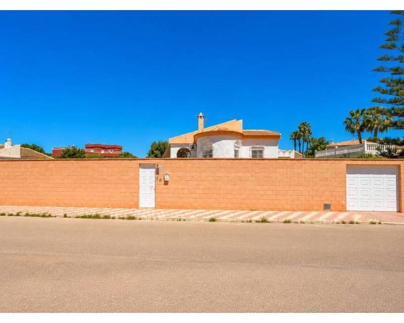 5 sovrum Villa till salu i La Siesta med pool garage - 389 000 € (Ref: 10165386)