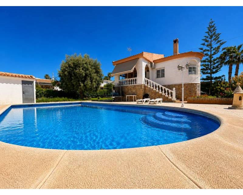 5 sovrum Villa till salu i La Siesta med pool garage - 389 000 € (Ref: 10165386)