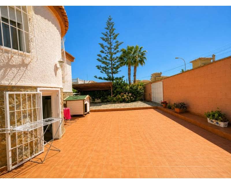 5 sovrum Villa till salu i La Siesta med pool garage - 389 000 € (Ref: 10165386)