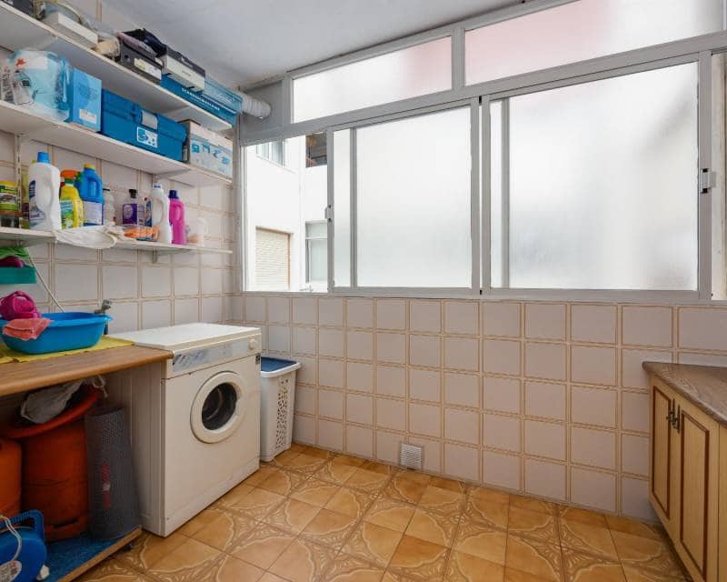 Apartamento de 3 habitaciones en Torrevieja en venta con piscina garaje - 249.000 € (Ref: 10165387)