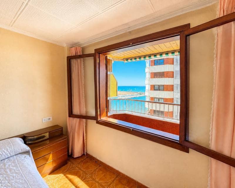Apartamento de 3 habitaciones en Torrevieja en venta con piscina garaje - 249.000 € (Ref: 10165387)