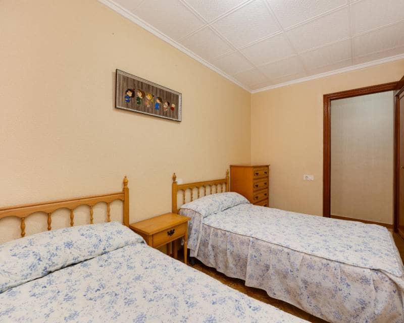 Apartamento de 3 habitaciones en Torrevieja en venta con piscina garaje - 249.000 € (Ref: 10165387)